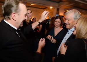 Magic OZ slight of hand performs amazing Close up Magician around Oxford